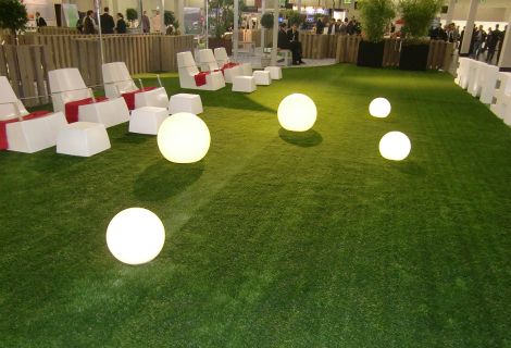 Verkaufsfläche mit Kunstrasen