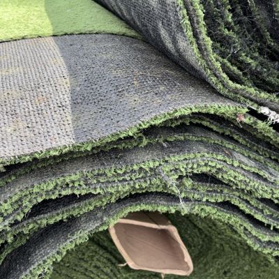 Mitgenommene Hockeykunstrasen Rolle von vorne