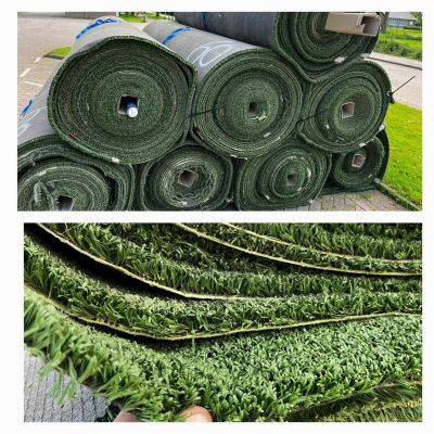 Haufen Kunstrasen Rollen von vorne