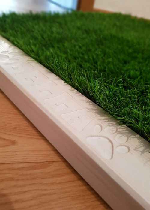 Kunstrasen hundedecken Rahmen mit Namengravur - Weiß